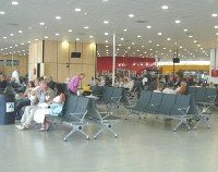 El tráfico de pasajeros en los aeropuertos españoles sufre un bajón de casi un 18%