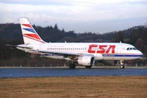 Tres aerolíneas y una agencia de viajes se disputan la línea aérea checa CSA