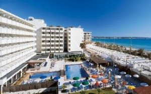 Iberostar será la primera cadena en rehabilitar hoteles en la Playa de Palma