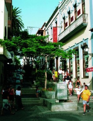 El turismo extranjero cae un 13% en Canarias, pero algunos mercados resisten
