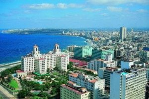 El número de turistas crece en Cuba pero cae en República Dominicana