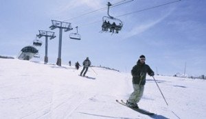 Los operadores franceses reducirán su oferta de esquí por la caída de la demanda
