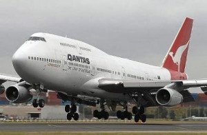 Qantas ajustará costes en unos 900 M € tras sufrir una caída de beneficios del 88%