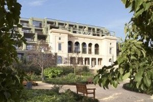 El Ayuntamiento de Barcelona quiere vender sus acciones del Hotel Miramar por un euro