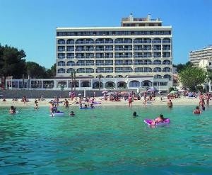 Las hoteleras de Balears quieren que se permita el derribo de hoteles para volver a construirlos