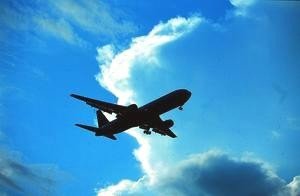 Las aerolíneas ahorrarán en España hasta 15 M € al año con aterrizajes verdes y otras medidas