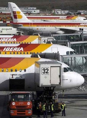 Los tripulantes de cabina de Iberia, ocho días más de huelga en diciembre
