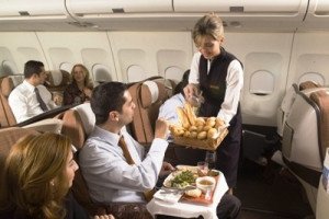 Las aerolíneas, entre la simpatía del cliente y  la urgencia de ingresos