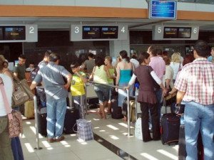 Las agencias exigen a las aerolíneas que incluyan en los GDS los suplementos por equipaje