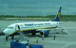 Ryanair suspenderá diez rutas domésticas en Italia como protesta frente a nuevas normas de seguridad