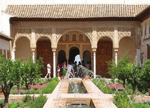 Las agencias de Granada consideran que la adjudicación de entradas para la Alhambra se hace sin criterio