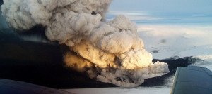 Cancelan el 60% de los vuelos previstos para hoy en Europa por la nube de cenizas volcánicas