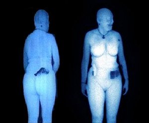 Fomento anuncia una experiencia piloto con escáneres corporales en aeropuertos españoles
