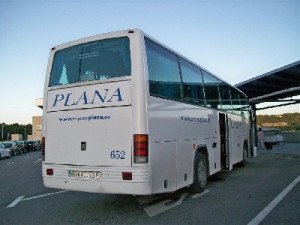 El sector se manifiesta en Salou contra la compañía de autobuses Plana