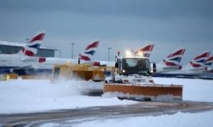 Las agencias británicas advierten a sus clientes de que no vayan al aeropuerto sin verificar el vuelo