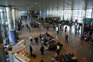 Encierro sindical en todos los aeropuertos de Aena en contra de la privatización 