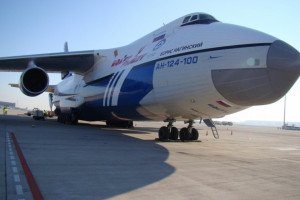 El gigantesco Antonov 124 aterriza en Barcelona