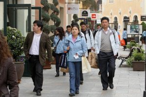 Los turistas chinos ya lideran las compras en las tiendas europeas libres de impuestos