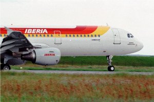 Condenan a Iberia por denegar el embarque a un cliente que olvidó la tarjeta con la que pagó el billete