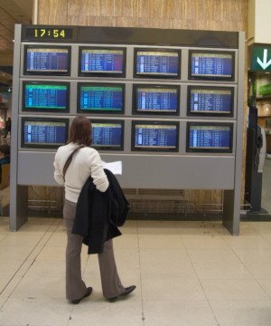 Fomento anuncia un paquete de medidas para aumentar la puntualidad en los aeropuertos