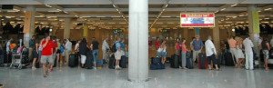 El número de pasajeros en los aeropuertos españoles aumentó más de un 8% en el primer semestre