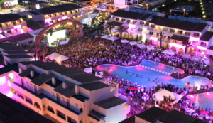 El hotel Ushuaïa Ibiza lleva Facebook a la piscina
