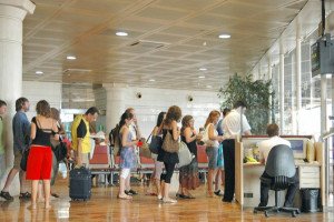 El número de pasajeros en los aeropuertos españoles aumentó más de un 6% en julio