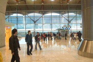 Los aeropuertos españoles registraron un 4,6% más de pasajeros en agosto