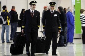 Sindicatos de vuelo piden a Iberia y Sepla que alcancen pronto un acuerdo