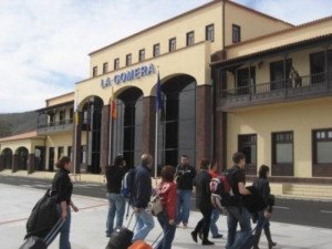 El Gobierno asumirá el coste de las líneas aéreas deficitarias de Canarias
