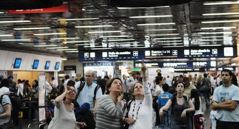 Los argentinos viajaron más al exterior en agosto de este año