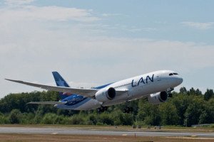 El Dreamliner de LAN Chile hizo su primer vuelo comercial a Buenos Aires
