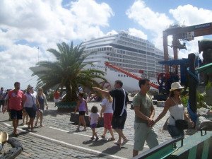 Policías serán guías para turistas de cruceros en Montevideo