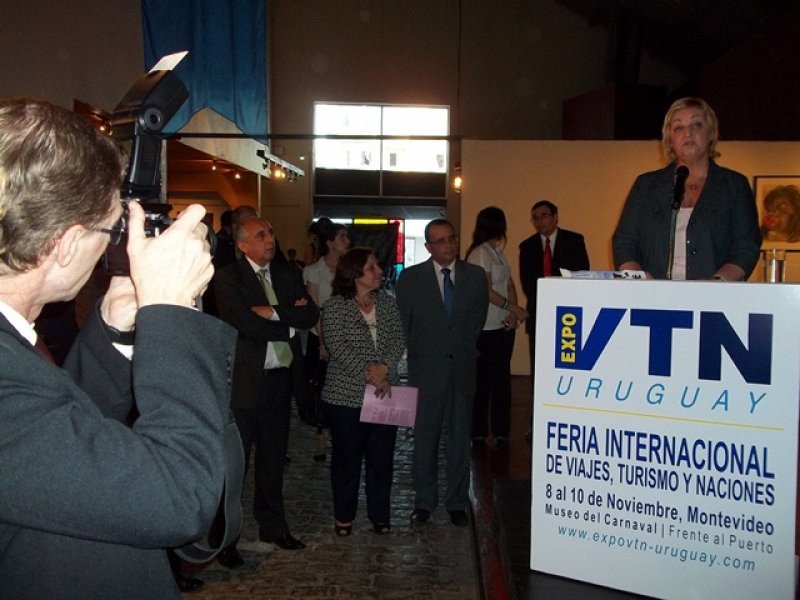 Feria VTN fue inaugurada por ministra Kechichian e intendenta Olivera