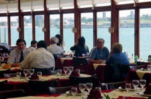 Restaurantes y bares de la Costa Atlántica deberán retirar el salero de las mesas