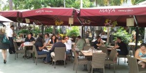 Restaurante de Miami cobra en pesos a turistas argentinos