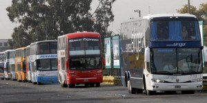 Ómnibus de larga distancia no adhieren a la huelga en Argentina pero sufren demoras