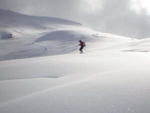 Las estaciones de esquí ofrecen 640 km de superficie esquiable en 548 pistas