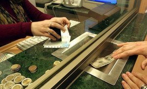 Banco Central argentino autoriza compra de dólares en efectivo