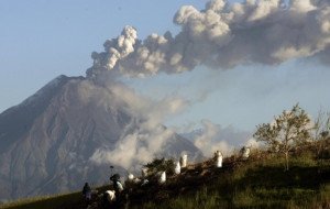 Alerta naranja en Ecuador por erupción del volcán Tungurahua