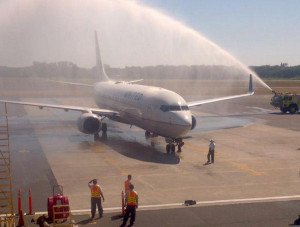 United Airlines inauguró vuelo directo entre Washington y San Salvador