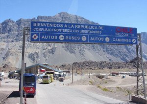 Argentina y Chile agilizan circulación de turistas en autos alquilados