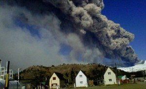 Vuelos suspendidos a Neuquén por actividad del volcán Copahue