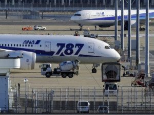 Vuelven a suspender cientos de vuelos de los 787 Dreamliner