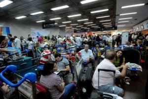 Aeronavegantes de Aerolíneas Argentinas amenazan con un paro general