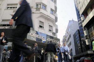 Cae 23% el ingreso de divisas por turismo en Argentina en 2012