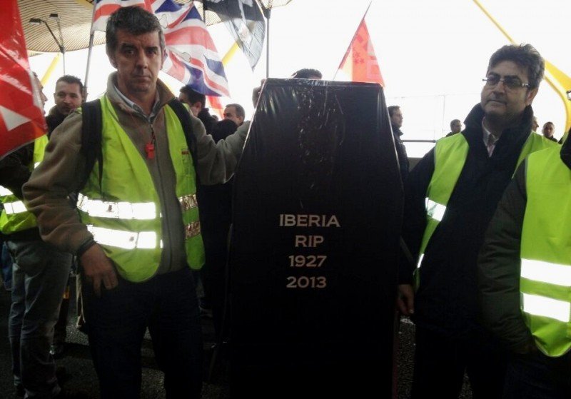 Muchos trabajadores sienten que podría ser el fin de Iberia.