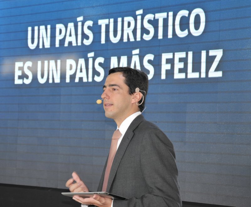 Daniel Pardo durante la presentacion del balance de comportamiento del sector turístico.