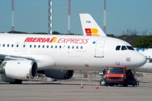 Iberia Express, obligada a cancelar 96 vuelos por la huelga en Iberia