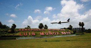Gobierno y sindicatos discuten contrato del aeropuerto Luis Muñoz Marin